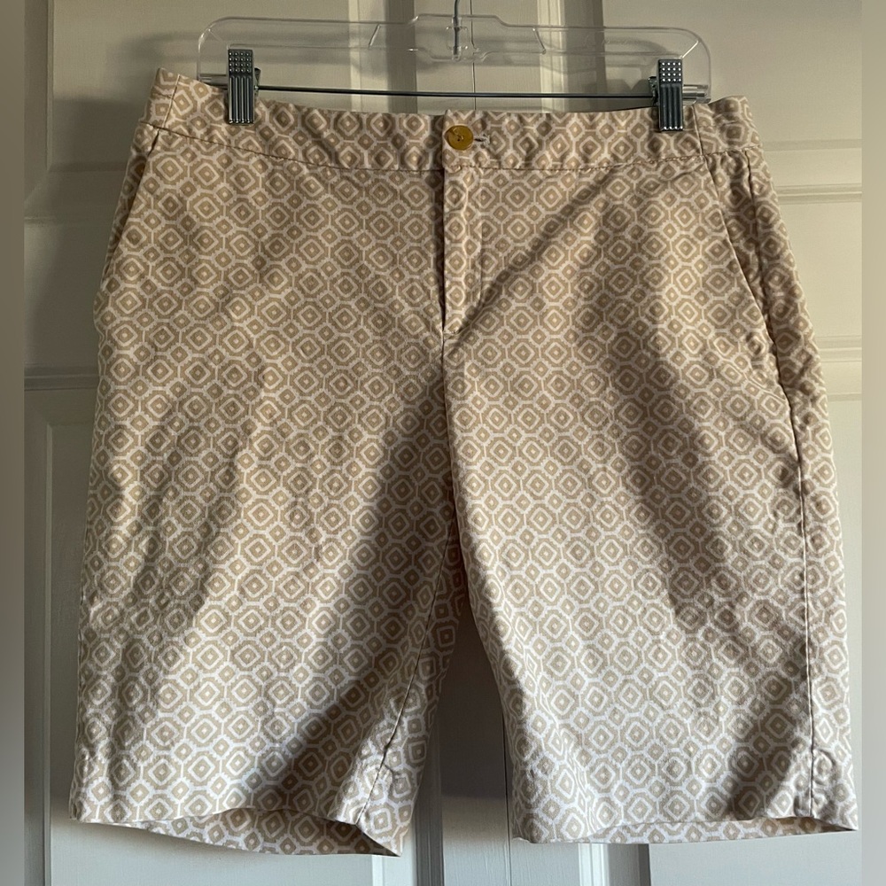 BANANA REPUBLIC Hampton Fit City Shorts, tan/white, size 6.